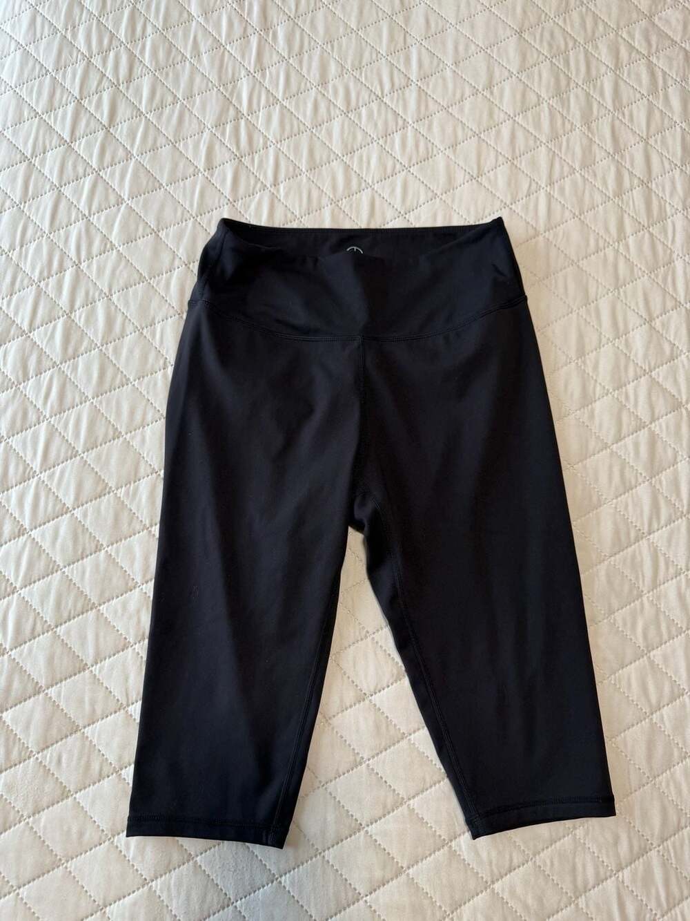 Move Theology Women's Black Performance Capri Leggings Size M